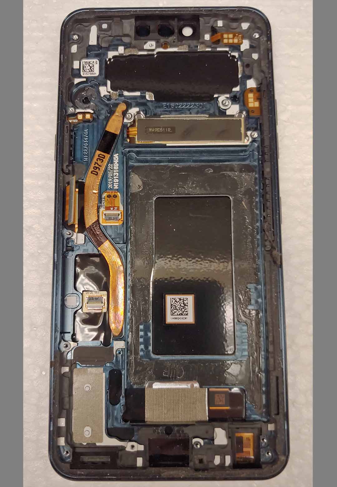 LG G8 frame and display - reav view
